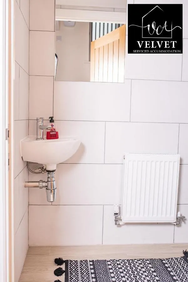 1 Bed House At Velvet Serviced Accommodation Swansea With Free Parking & Wifi - Sa1