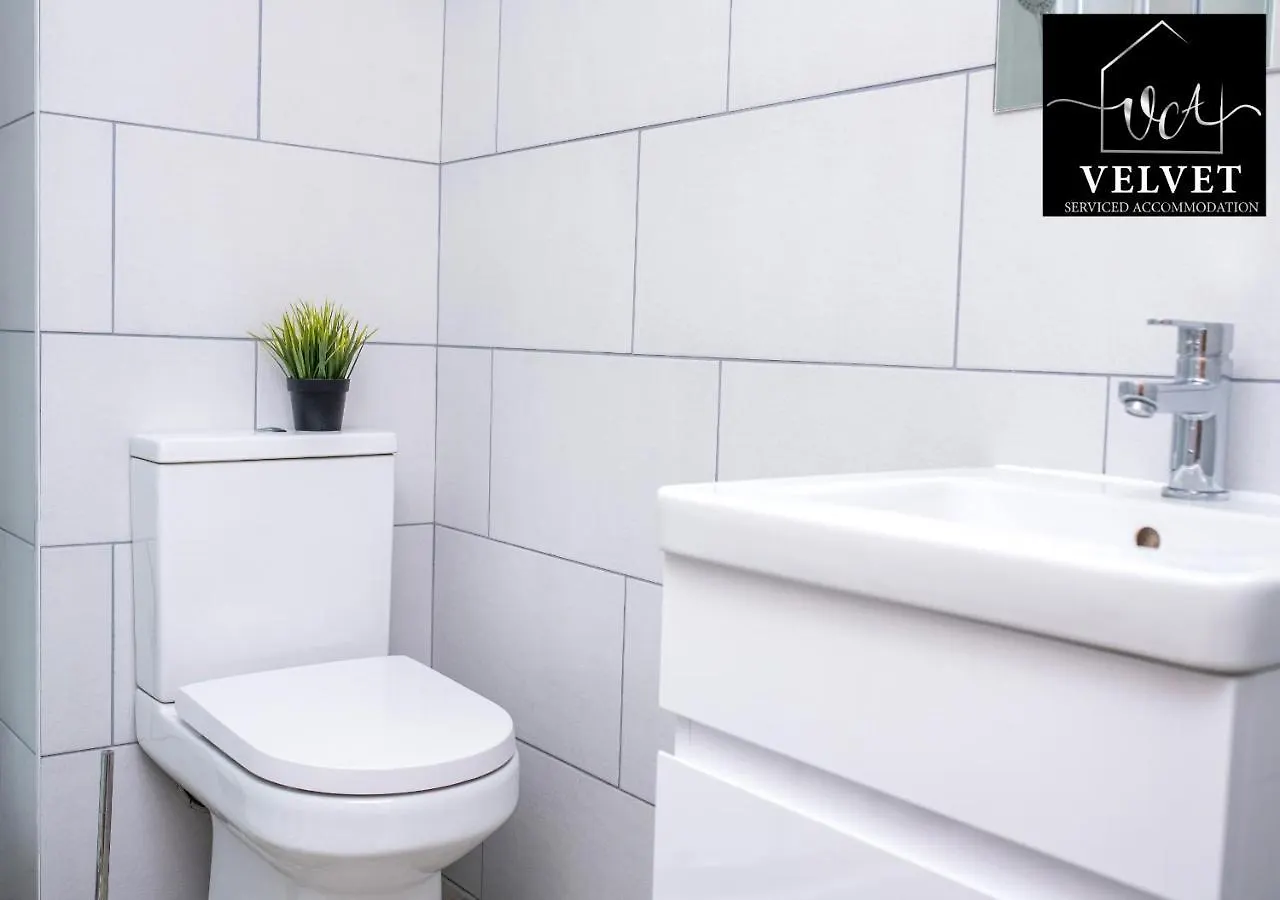 1 Bed House At Velvet Serviced Accommodation Swansea With Free Parking & Wifi - Sa1