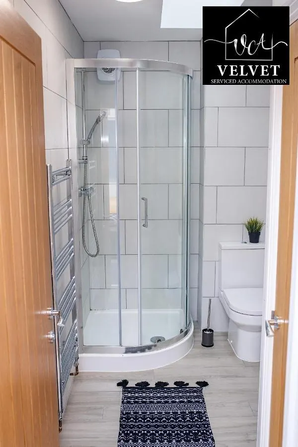 1 Bed House At Velvet Serviced Accommodation Swansea With Free Parking & Wifi - Sa1 0*,
