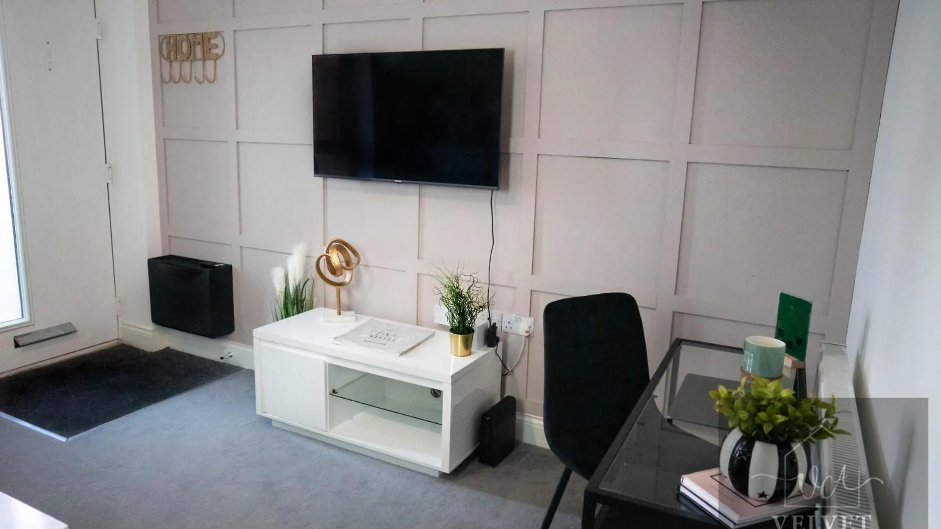 1 Bed House At Velvet Serviced Accommodation Swansea With Free Parking & Wifi - Sa1